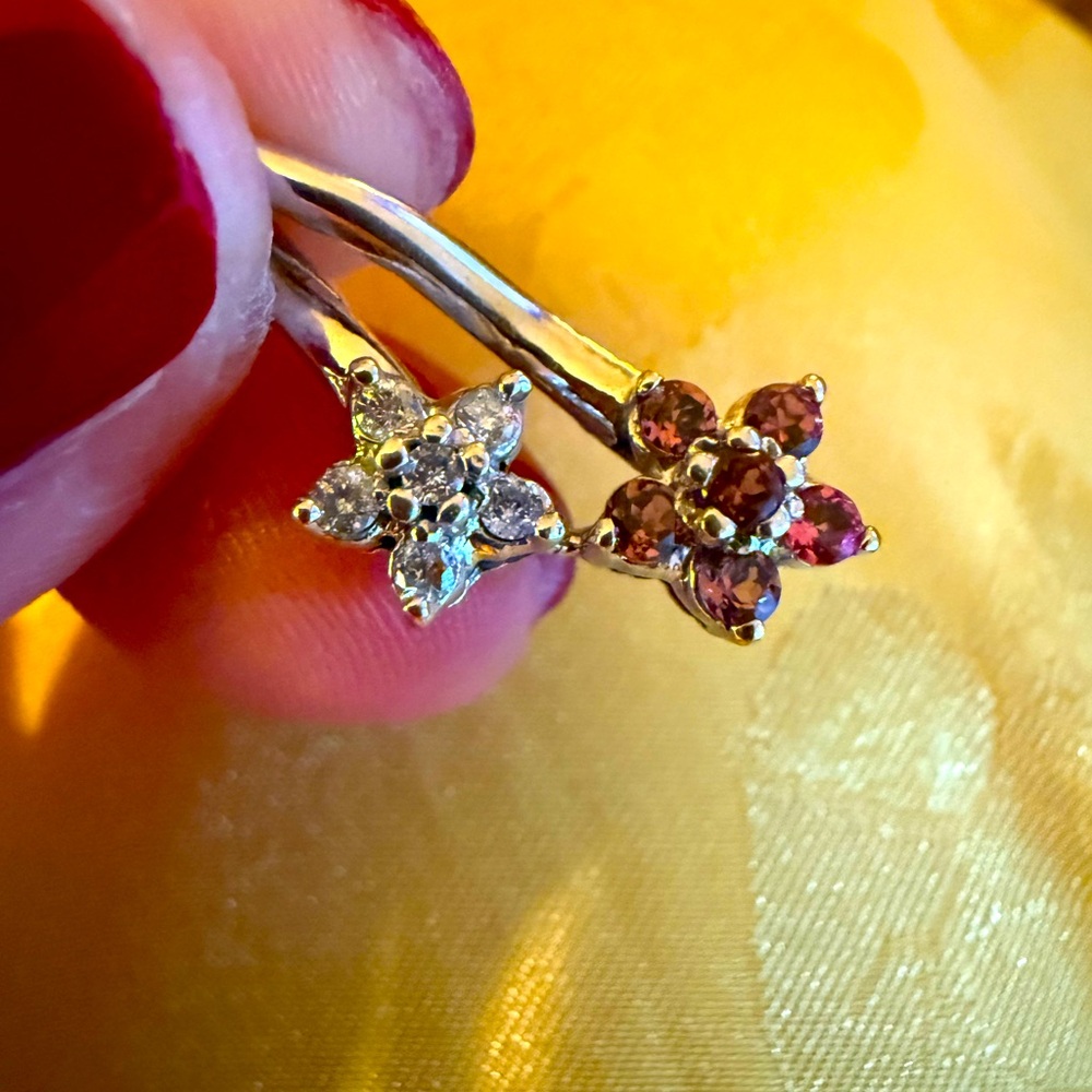 10k white gold diamond pendant